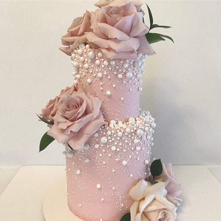 Read more about the article Elevating Cakes and Cupcakes with White Pearls Sprinkles