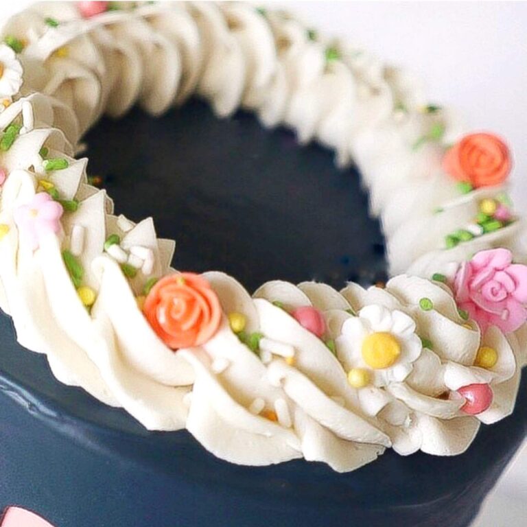 Read more about the article Flower Sprinkles: Blooming Beauty on Cakes and Cupcakes